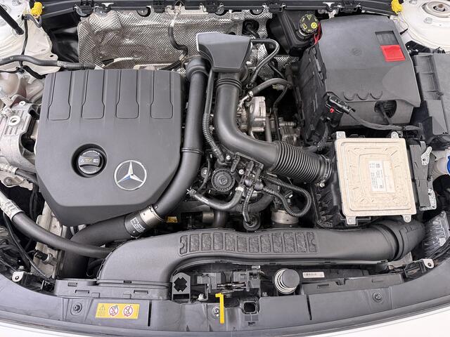 Mercedes-Benz CLA-KLASSE 180 AMG line | Night Sfeer Dodehoek Trekhaak