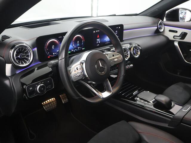 Mercedes-Benz CLA-KLASSE 250 e Premium Plus | AMG | Night | Panoramadak | Headup | Memory | Sfeerverlichting | Keyless |