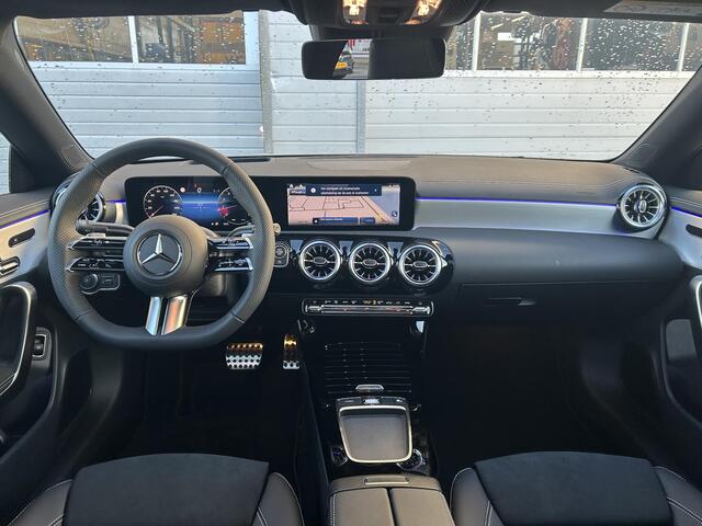 Mercedes-Benz CLA-KLASSE 180 Business Solution AMG | AMG Plus Pakket | Night Pakket | Panoramadak | 360° Camera | Dodehoekassistent | Head-up Display | MULTIBEAM LED Koplampen | Advanced Sound System | Elektrisch Verstelbare Stoelen + Memory | Stoelverwarming | Sfeerverlichting | Apple CarPlay | Android Auto