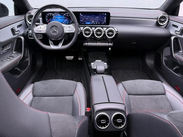 Mercedes-Benz CLA-KLASSE 180 Business Solution AMG AMG Line | Night Pakket | Panorama Schuif-Kanteldak | Memory Voorstoelen. Inclusief 24 maanden MB Certified garantie voor Europa.