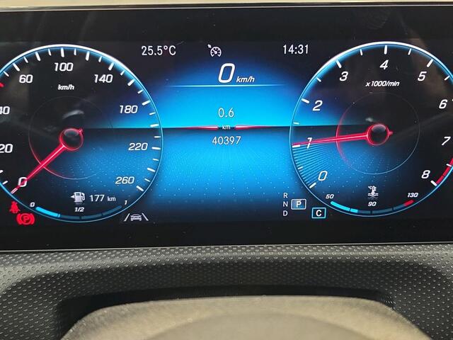 Mercedes-Benz CLA-KLASSE 180 Business Solution AMG AMG Line | Night Pakket | Panorama Schuif-Kanteldak | Memory Voorstoelen. Inclusief 24 maanden MB Certified garantie voor Europa.
