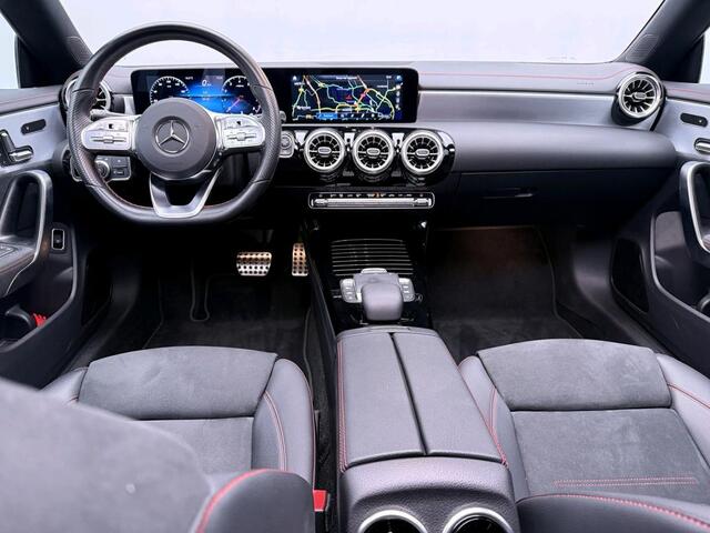 Mercedes-Benz CLA-KLASSE 200 Business Solution AMG AMG Line | Night Pakket | Panorama Schuif-Kanteldak | Parkeerpakket met achteruitrijcamera | Stoelverwarming | Sfeerverlichting. Inclusief 24 maanden MB Certified garantie voor Europa