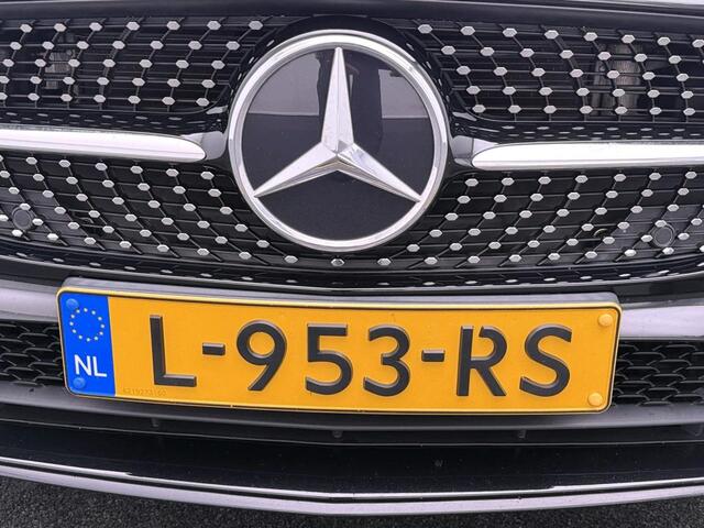 Mercedes-Benz CLA-KLASSE 200 Business Solution AMG AMG Line | Night Pakket | Panorama Schuif-Kanteldak | Parkeerpakket met achteruitrijcamera | Stoelverwarming | Sfeerverlichting. Inclusief 24 maanden MB Certified garantie voor Europa