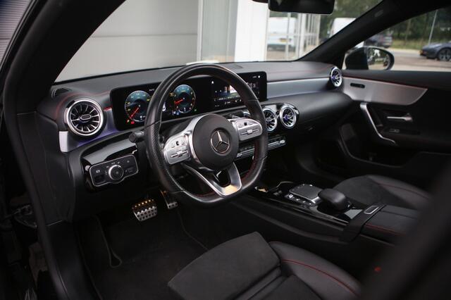 Mercedes-Benz CLA-KLASSE 200 Bus. Sol. AMG | Pano | Sfeerverlichting |