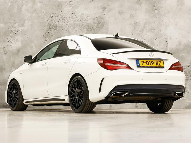 Mercedes-Benz CLA-KLASSE 180 AMG Sport Automaat (GROOT NAVI, GETINT GLAS, STOELVERWARMING, DIAMOND GRILL, SPORTSTOELEN, LEDER, ZWART HEMEL, NIEUWSTAAT)