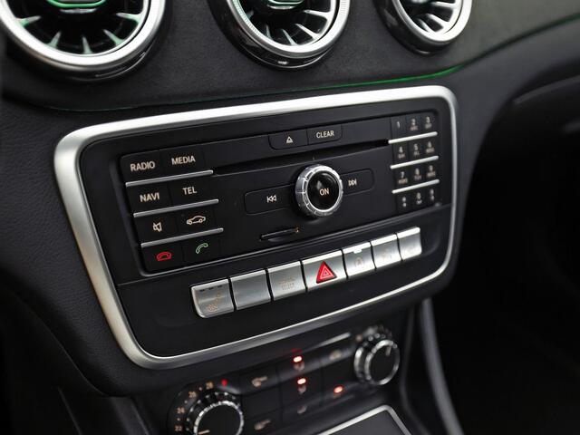 Mercedes-Benz CLA-KLASSE 180 AMG Sport Automaat (GROOT NAVI, GETINT GLAS, STOELVERWARMING, DIAMOND GRILL, SPORTSTOELEN, LEDER, ZWART HEMEL, NIEUWSTAAT)