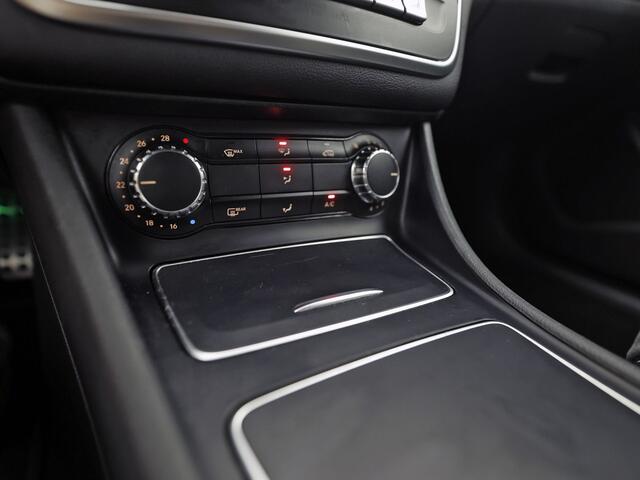Mercedes-Benz CLA-KLASSE 180 AMG Sport Automaat (GROOT NAVI, GETINT GLAS, STOELVERWARMING, DIAMOND GRILL, SPORTSTOELEN, LEDER, ZWART HEMEL, NIEUWSTAAT)
