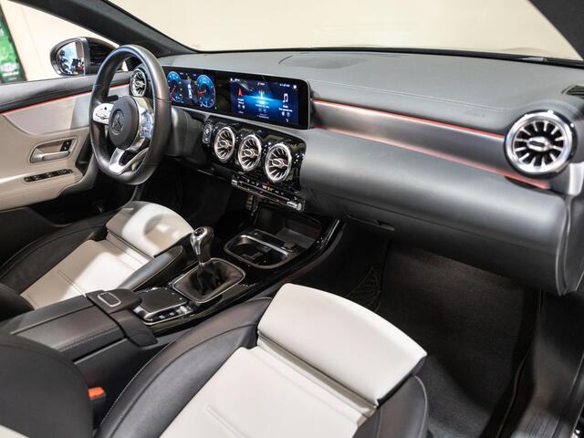 Mercedes-Benz CLA-KLASSE 180 AMG Line Premium Plus / 136pk / Panorama dak / Stoelverwarming / Leder /