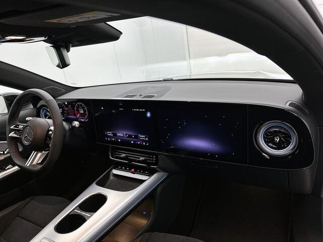 Mercedes-Benz CLA-KLASSE 180 Business Solution AMG | Premium pakket | Nightpakket | Trekhaak | Vast panoramadak | Warmtewerend, donkergetint glas | URBAN GUARD | 18" vijfspaaks lichtmetalen AMG-velgen |