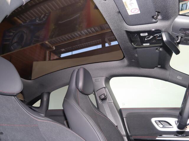 Mercedes-Benz CLA-KLASSE 250+ Launch Edition 85.5 kWh | Night | Panoramadak | Stoelverwarming | DISTRONIC | Achteruitrijcamera | Dodehoekassiste