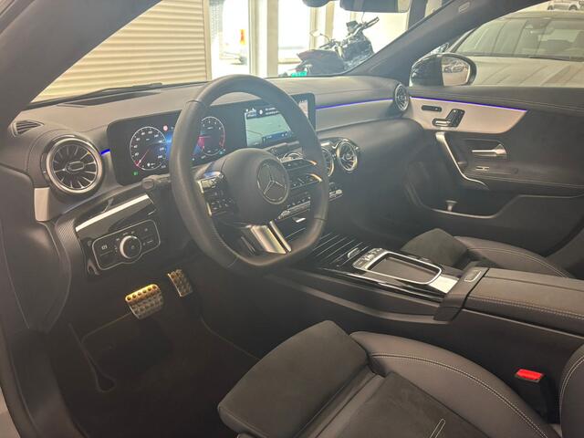 Mercedes-Benz CLA-KLASSE 180 AMG 35 Pakket Pano Memory 360 Keyless Sfeer 19"