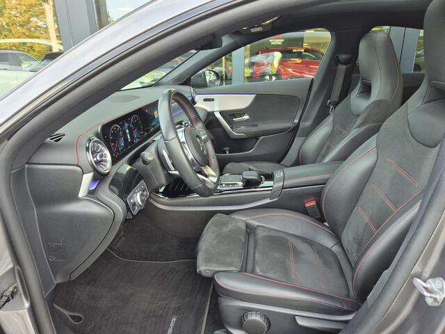 Mercedes-Benz CLA-KLASSE 180 Business Solution AMG | Panoramadak | Navigatie | AMG Pakket |