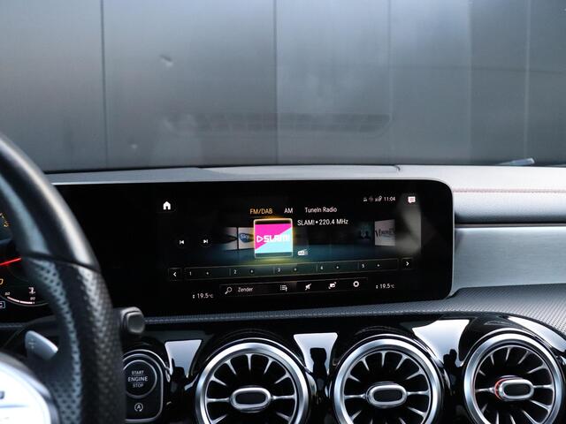 Mercedes-Benz CLA-KLASSE 180 Business Solution | AMG LINE | PANO-DAK | CAMERA | STOELVERW. | APPLE CARPLAY | CRUISE | NAVI |