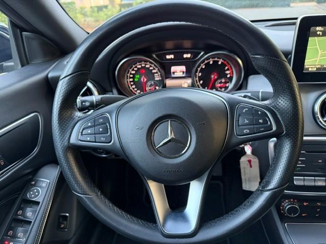 Mercedes-Benz CLA-KLASSE 180 Ambition Automaat/Navigatie/Xenon/Led/Halfleer