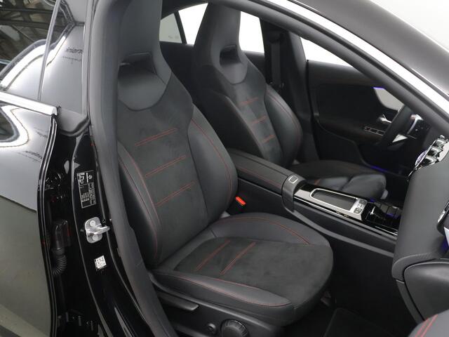Mercedes-Benz CLA-KLASSE 180 Business Solution AMG | Panoramadak | Burmester | Rijassistentiepakket | Trekhaak | 360 camera | Sfeerverlichting | Stoel/stuurverwarming |