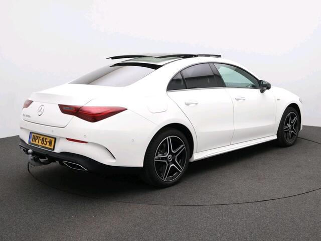 Mercedes-Benz CLA-KLASSE 250 e Business Solution AMG Trekhaak | AMG Line | Night Pakket | Panorama Schuif-Kanteldak | Sfeerverlichting. Inclusief 24 maanden Mercedes-Benz Certified garantie voor Europa.