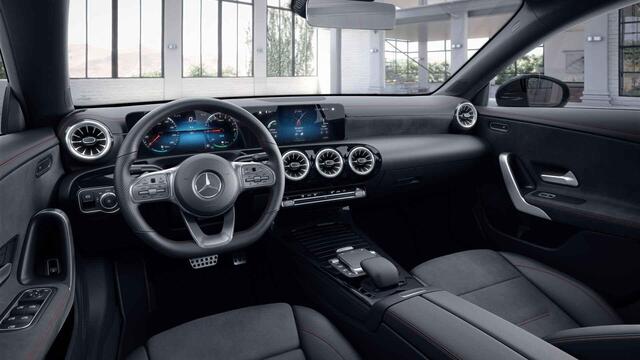 Mercedes-Benz CLA-KLASSE 250 e AMG Line | Night | Panoramadak | Stoelverwarming | Sfeerverlichting | Distronic |