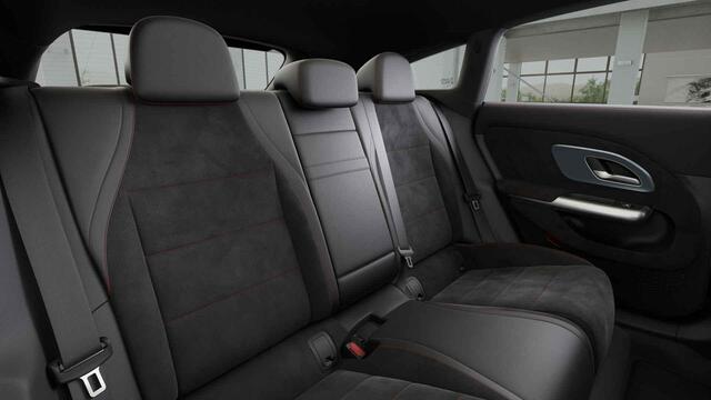 Mercedes-Benz CLA-KLASSE 180 Business Solution AMG | Night | Distronic | Panoramadak | Keyless | Sfeerverlichting |