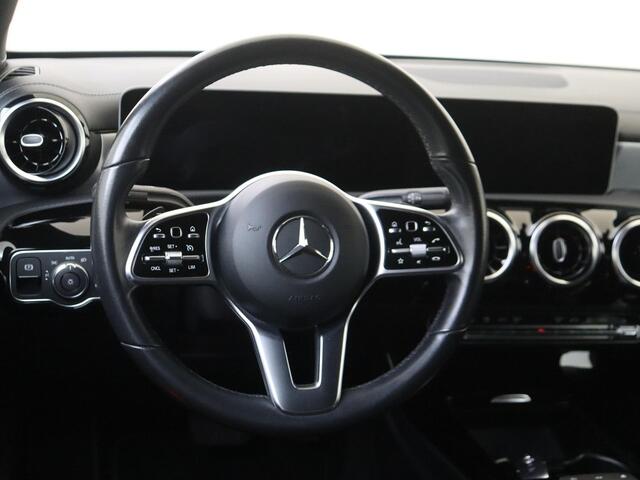 Mercedes-Benz CLA-KLASSE 200 Business Solution | half leder | LM velgen | climate control | camera
