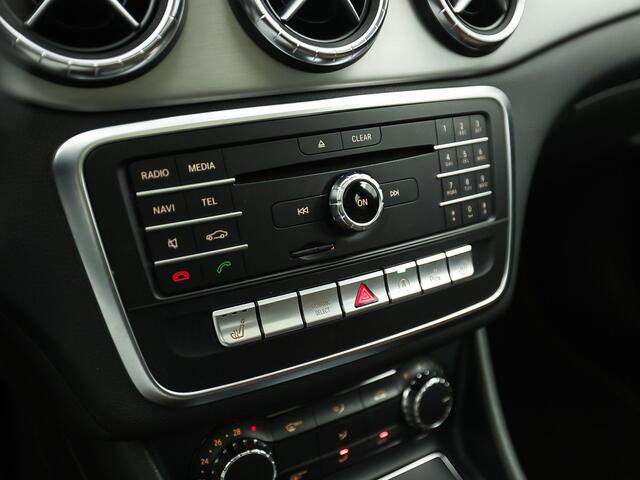 Mercedes-Benz CLA-KLASSE 180 AMG Sport Automaat (PANORAMADAK, GROOT NAVI, BRUIN LEDER, CAMERA, STOELVERWARMING, SPORTSTOELEN, GETINT GLAS, DIAMOND GRILL, NIEUWE APK, NIEUWSTAAT)