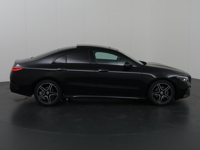 Mercedes-Benz CLA-KLASSE 180 Star Edition AMG NIGHT | Panoramadak | Sfeerverlichting | Achteruitrijcamera | Stoelverwarming | Night Pakket |