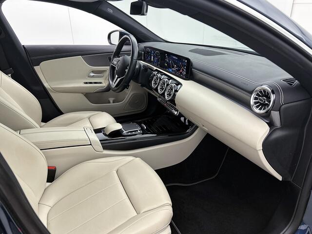 Mercedes-Benz CLA-KLASSE 200 Business Solution Luxury Premium Plus pakket | Panorama Schuif-Kanteldak | Sfeerverlichting | Memory stoelen | Ledkoplampen. Inclusief 24 maanden MB Certified garantie voor Europa.
