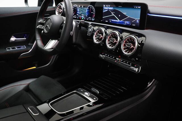 Mercedes-Benz CLA-KLASSE 250 e Business Solution AMG | WINTER PACK | PANORAMADAK | STUURVERWARMING | CAMERA