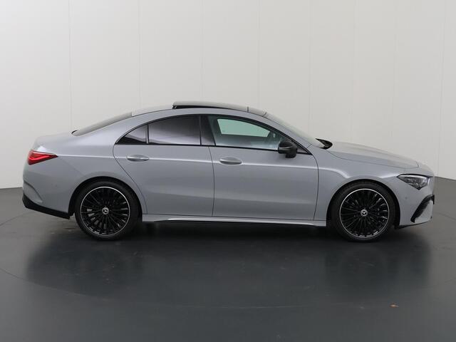 Mercedes-Benz CLA-KLASSE Coupé 180 Business Solution AMG | Panoramaschuifdak | AMG Line Plus | Night pakket | Head-up display | 360° camera | 19"AMG velgen Multispaaks