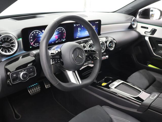 Mercedes-Benz CLA-KLASSE Coupé 180 Business Solution AMG | Panoramaschuifdak | AMG Line Plus | Night pakket | Head-up display | 360° camera | 19"AMG velgen Multispaaks