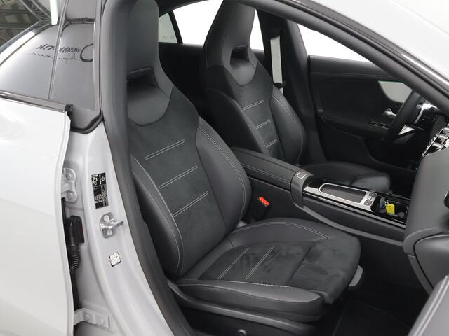 Mercedes-Benz CLA-KLASSE Coupé 180 Business Solution AMG | Panoramaschuifdak | AMG Line Plus | Night pakket | Head-up display | 360° camera | 19"AMG velgen Multispaaks