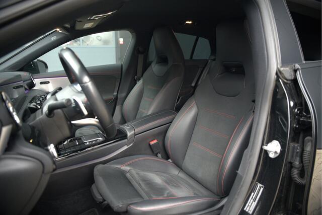 Mercedes-Benz CLA-KLASSE 180 Business Solution AMG | Panoramadak | Camera | Dodehoekdetectie | Keyless | Midline Sound | Stoelverwarming | Ambiance Verlichting | Navigatie | LED | Cruise Control |