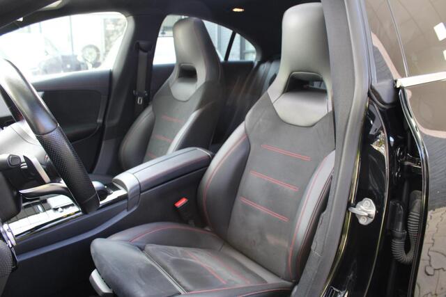 Mercedes-Benz CLA-KLASSE 180 d AMG | Panorama | LED | Stoelverwarming | DAB | Sfeerverlichting