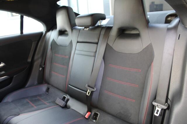 Mercedes-Benz CLA-KLASSE 180 d AMG | Panorama | LED | Stoelverwarming | DAB | Sfeerverlichting
