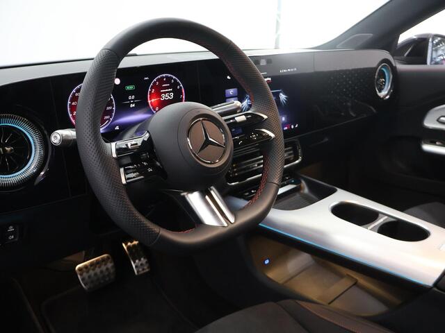 Mercedes-Benz CLA-KLASSE 180 Business Solution AMG | MULTIBEAM LED | Panoramadak | Nightpakket | Achteuitrijcamera | Trekhaak