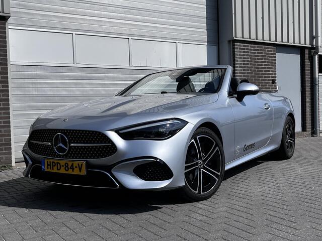 Mercedes-Benz CLE Cabriolet 180 Luxury Line | DISTRONIC Afstandsassistent | Dodehoekassistent | Windscherm | Elektrisch Verstelbare Stoelen + Memory | Stoelverwarming | Sfeerverlichting | Apple CarPlay | Android Auto | Achteruitrijcamera