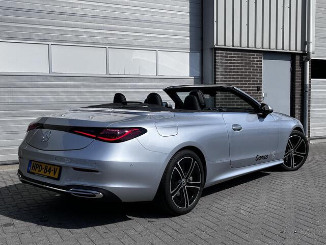 Mercedes-Benz CLE Cabriolet 180 Luxury Line | DISTRONIC Afstandsassistent | Dodehoekassistent | Windscherm | Elektrisch Verstelbare Stoelen + Memory | Stoelverwarming | Sfeerverlichting | Apple CarPlay | Android Auto | Achteruitrijcamera