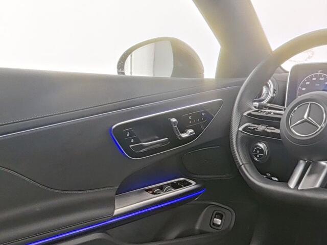 Mercedes-Benz CLE Cabriolet 200 AMG Line AMG Line | Night Pakket | 20 Inch AMG Velgen | Parkeerpakket inclusief achteruitrijcamera | Inclusief 24 maanden MB Certified garantie voor Europa.