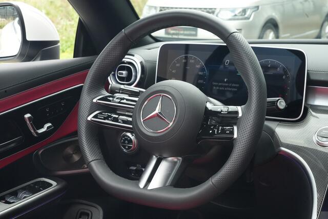 Mercedes-Benz CLE Cabriolet 200 AMG Line | 204PK | Burmester | Airscarf | Memory | ACC | Mercedes-Benz CLE Cabriolet 200 AMG Line 204 PK met 2.0 viercilinder benzinemotor, lederen bekleding, Burmester audiosysteem, navigatie, stoelverwarming en elektrisch verstelbare stoelen met