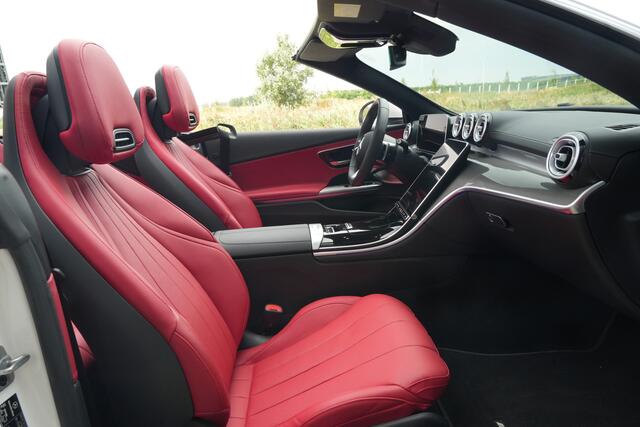 Mercedes-Benz CLE Cabriolet 200 AMG Line | 204PK | Burmester | Airscarf | Memory | ACC | Mercedes-Benz CLE Cabriolet 200 AMG Line 204 PK met 2.0 viercilinder benzinemotor, lederen bekleding, Burmester audiosysteem, navigatie, stoelverwarming en elektrisch verstelbare stoelen met