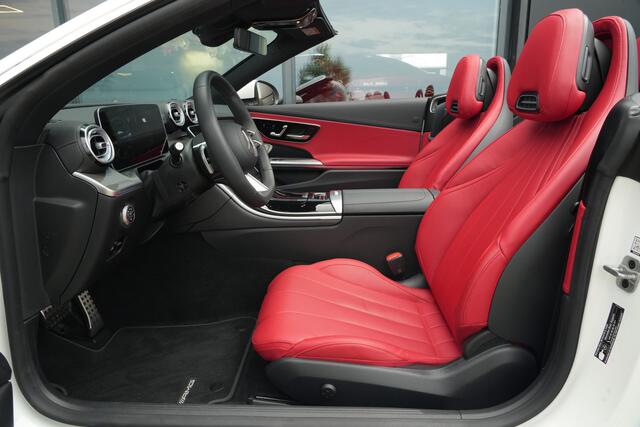 Mercedes-Benz CLE Cabriolet 200 AMG Line | 204PK | Burmester | Airscarf | Memory | ACC | Mercedes-Benz CLE Cabriolet 200 AMG Line 204 PK met 2.0 viercilinder benzinemotor, lederen bekleding, Burmester audiosysteem, navigatie, stoelverwarming en elektrisch verstelbare stoelen met