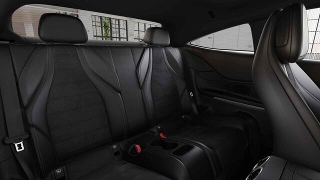 Mercedes-Benz CLE Coupé 200 AMG Line | AMG | Panoramadak | Trekhaak | Spoiler | 20 Inch | Winter pakket | Night pakket | 360 camera |