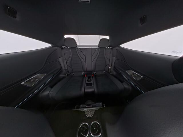 Mercedes-Benz CLE Coupé 300 e AMG Plug-In Hybride | AMG Line Advanced Plus | Night Pakket | Alarm | Trekhaak | Digital Koplampen | Distronic | Stuur en Stoelverwarming | Inclusief 24 maanden MB Certified garantie voor Europa.