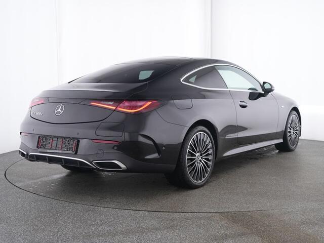 Mercedes-Benz CLE Coupé 300 e AMG Plug-In Hybride AMG Line | Panorama Schuif-Kanteldak | Digital Licht | Stuur en Stoelverwarming. Inclusief 24 maanden MB Certified garantie voor Europa.