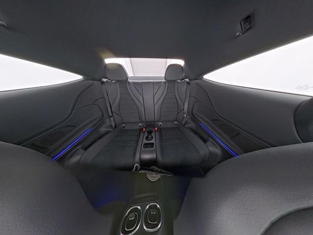 Mercedes-Benz CLE Coupé 300 e AMG Plug-In Hybride Edition AMG-Line | Night Pakket | Panoram Schuif-Kanteldak | Digital Licht | Stuur en Stoelverwarming. Inclusief 24 maanden Mercedes-Benz Certified garantie voor Europa.