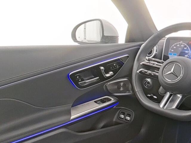 Mercedes-Benz CLE Coupé 300 e AMG Plug-In Hybride Trekhaak | Digital Licht | Burmester® 3D-Surround-Soundsystem | Parkeerpakket met 360°-camera | Panarama Schuif-Kanteldak. Inclusief 24 maanden Mercedes-Benz Certified garantie voor Europa.