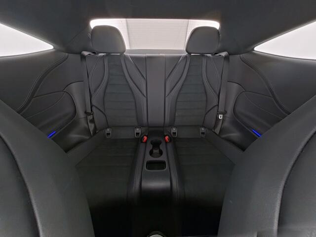 Mercedes-Benz CLE Coupé 300 e AMG Plug-In Hybride Trekhaak | Digital Licht | Burmester® 3D-Surround-Soundsystem | Parkeerpakket met 360°-camera | Panarama Schuif-Kanteldak. Inclusief 24 maanden Mercedes-Benz Certified garantie voor Europa.