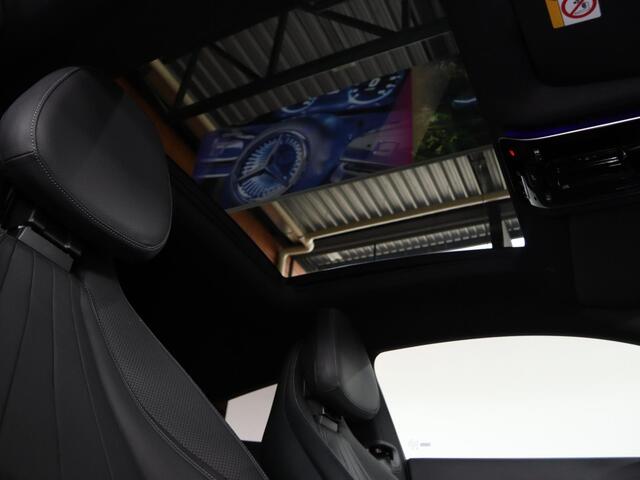 Mercedes-Benz CLE Coupé 200 AMG Line | Digital Light | Panoramadak | 20" lichtmetalen velgen | Memory | 360 graden camera |