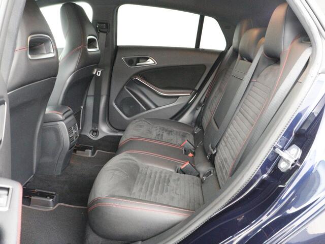 Mercedes-Benz Cla Shooting Brake 180 AMG | Stoelverwarming | Leder/Alcantara | Harman/Kardon | Camera | Full LED | Carplay | Navigatie | Cruise control | Airco | Park Assist