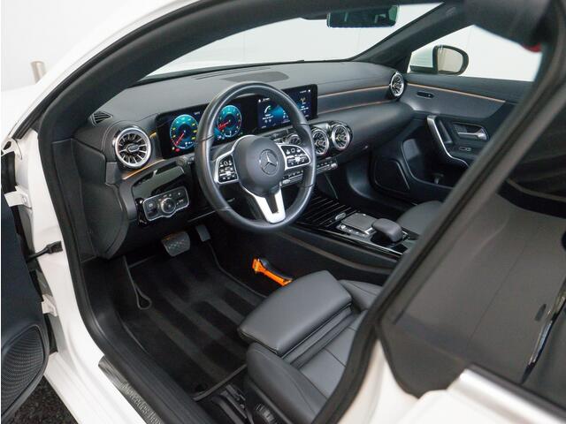 Mercedes-Benz Cla Shooting Brake CLA 200 Progressive | LED | Achteruitrij-camera | Trekhaak