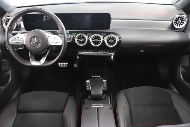 Mercedes-Benz Cla Shooting Brake 250 e Business Solution AMG Limited | Panoramadak | Adaptieve Cruise | Camera | SoH 97,8% | AppleCarplay |